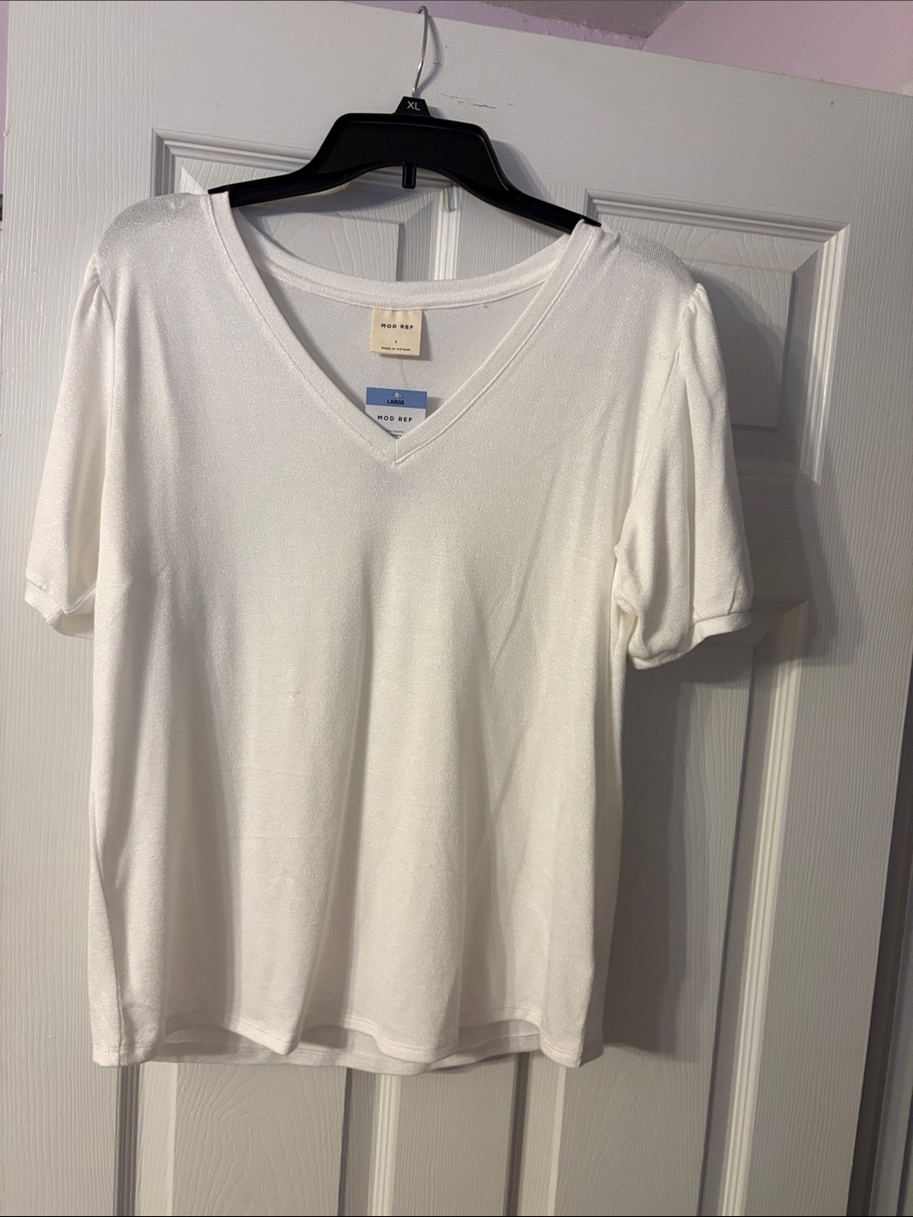 Mod Ref White V-Neck Top